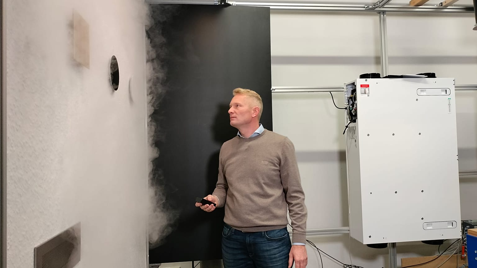 Paul Mathis, head of R&D Viessmann, showing ventilation flow