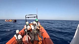 MSF dinghy approaching migrants’ boat